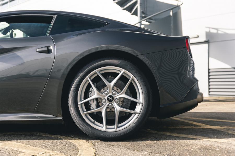 Детали экстерьера Ferrari F12berlinetta 2014 года  (UK) (фото 159 из 276)